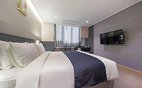 R&B Business Hotel